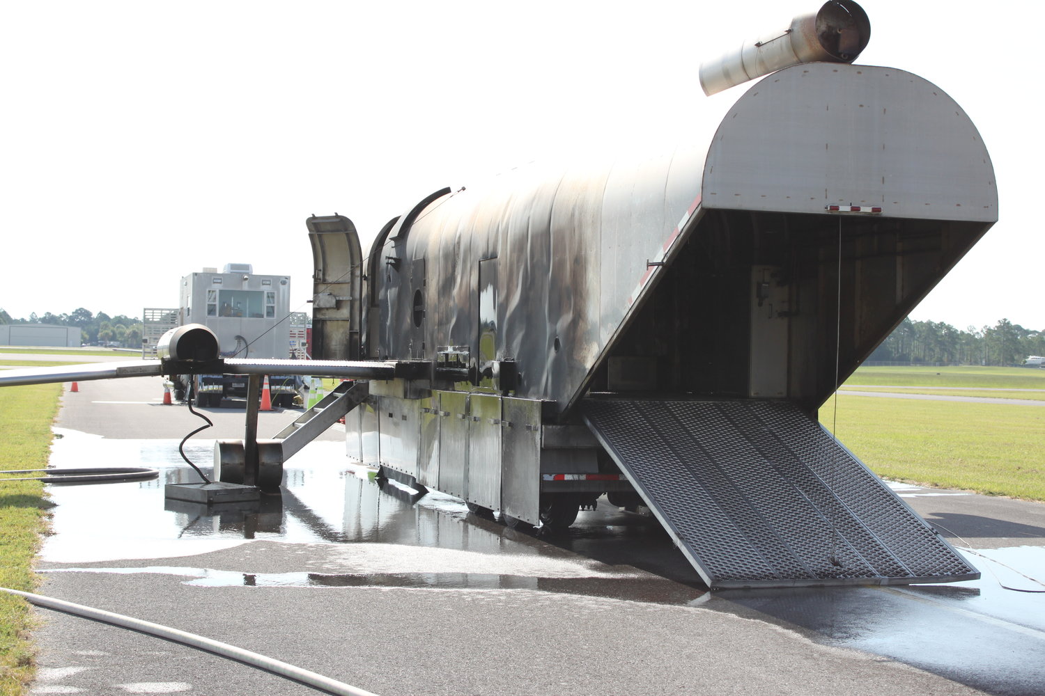 The U.S. Navyâs trailer mounted aircraft replica training system.